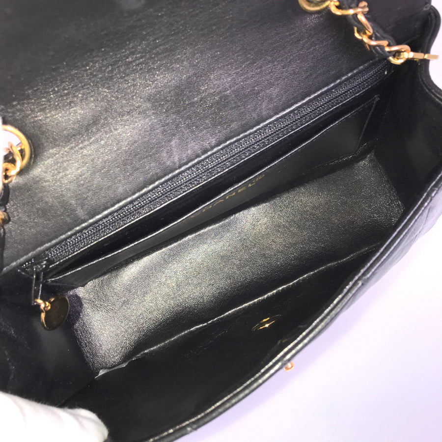 CHANEL Diana 22 Shoulder bag