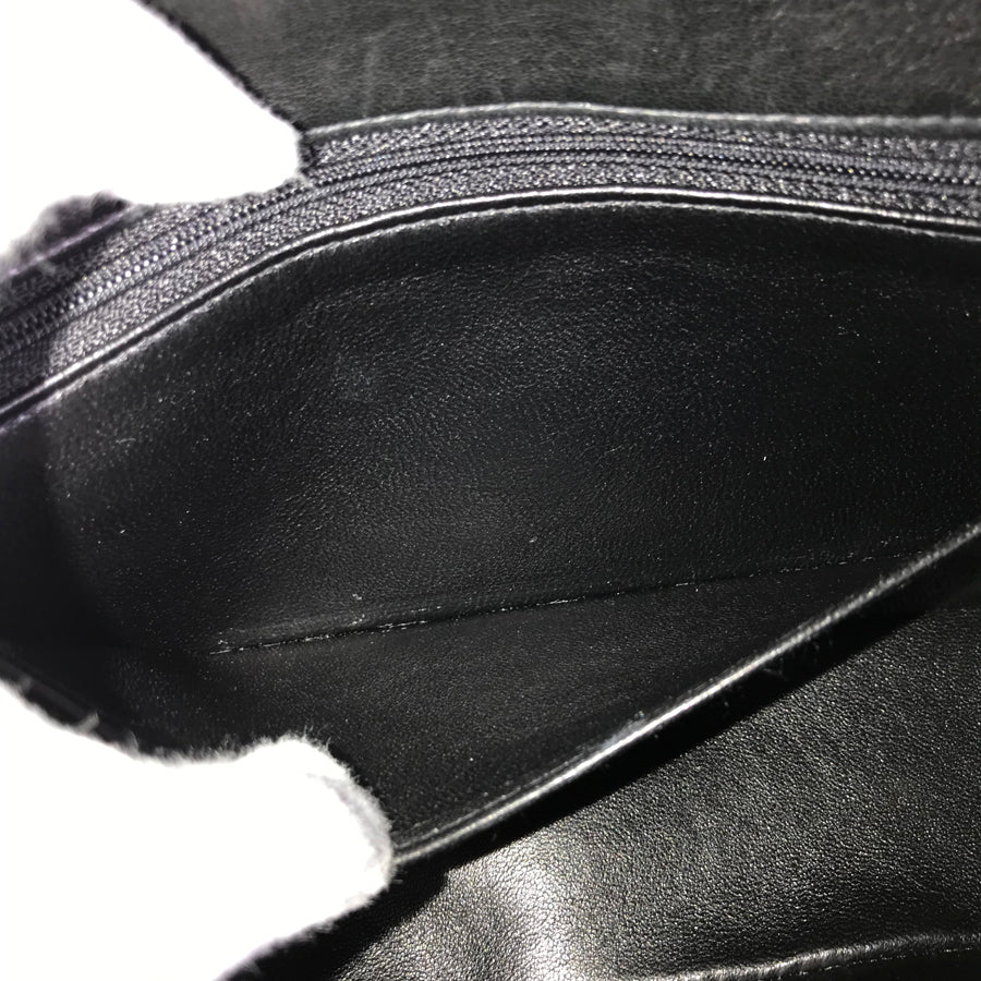 CHANEL Diana 22 Shoulder bag