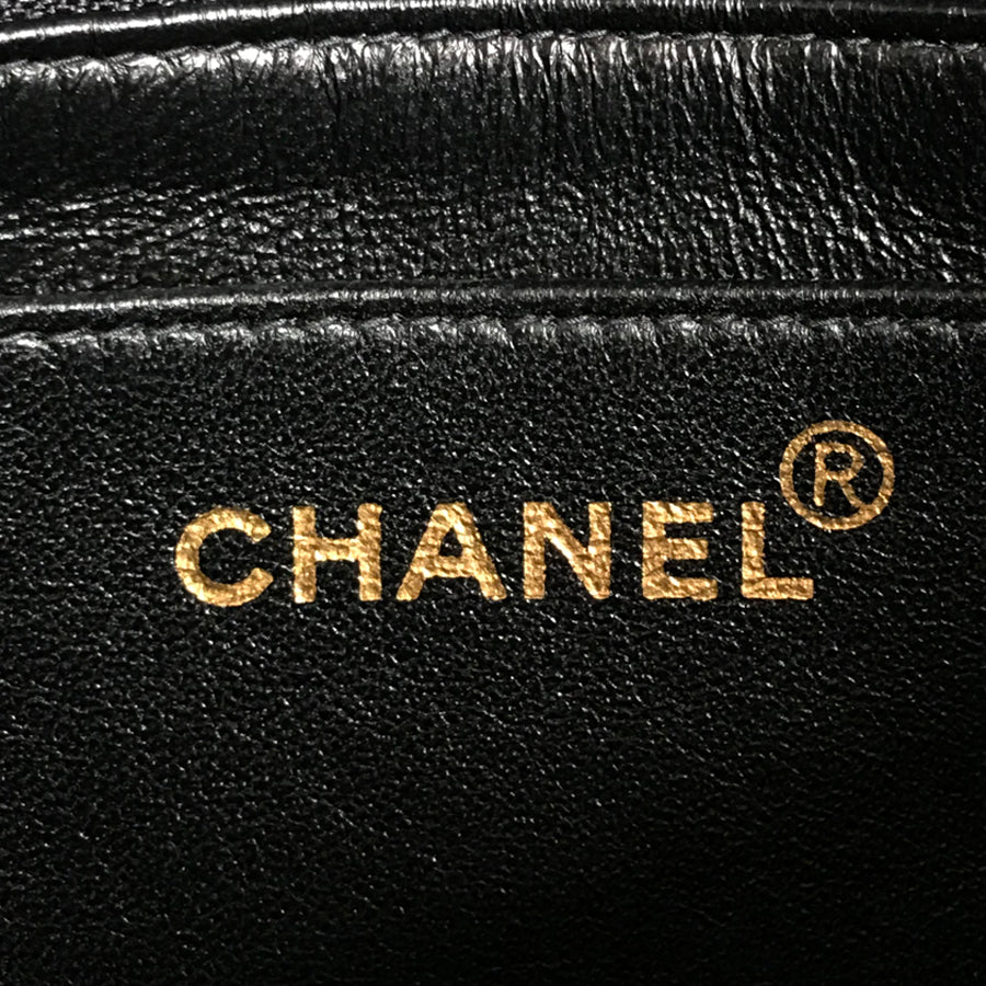 CHANEL Diana 22 Shoulder bag