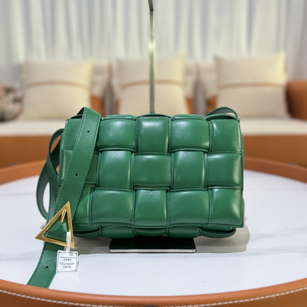 BOTTEGA VENETA CASSETTE PILLOW BAG