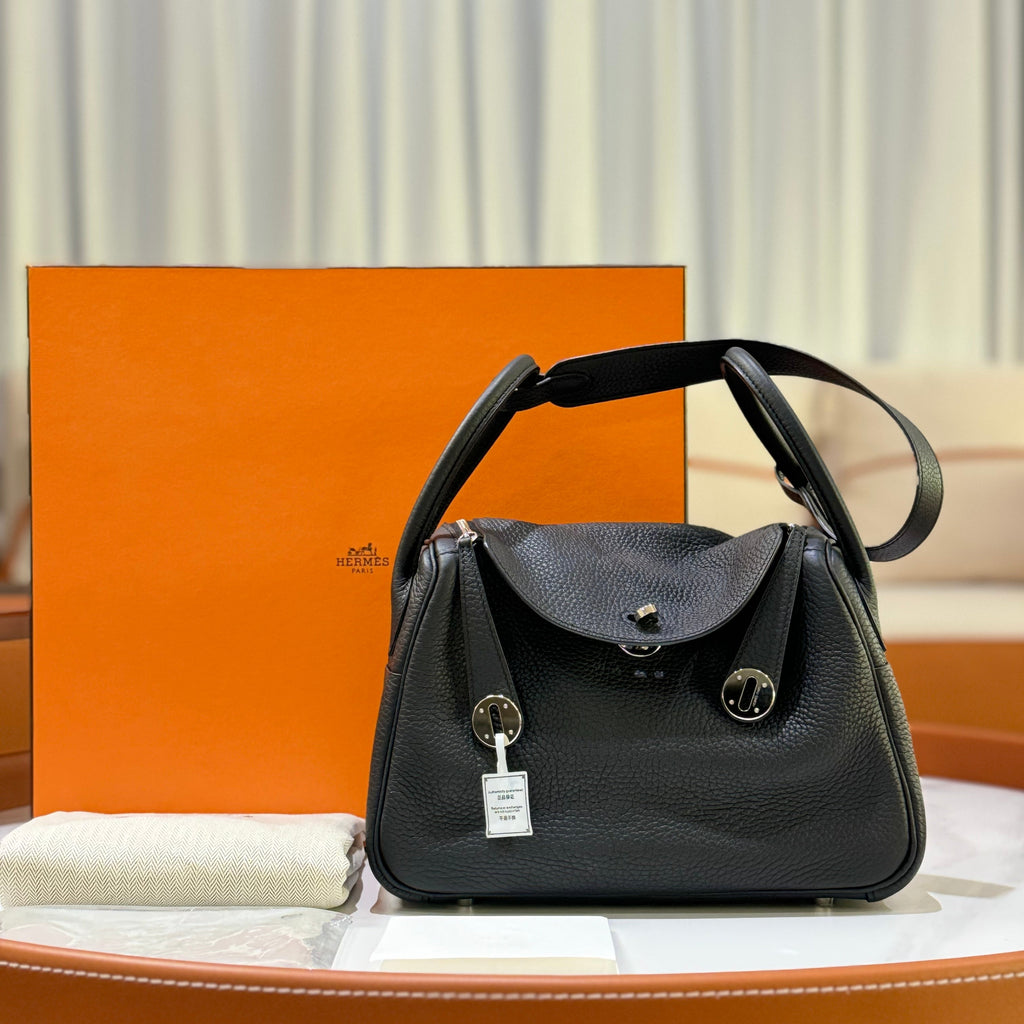 HERMES LINDY 26 BLACK AND SILVER STAMP D