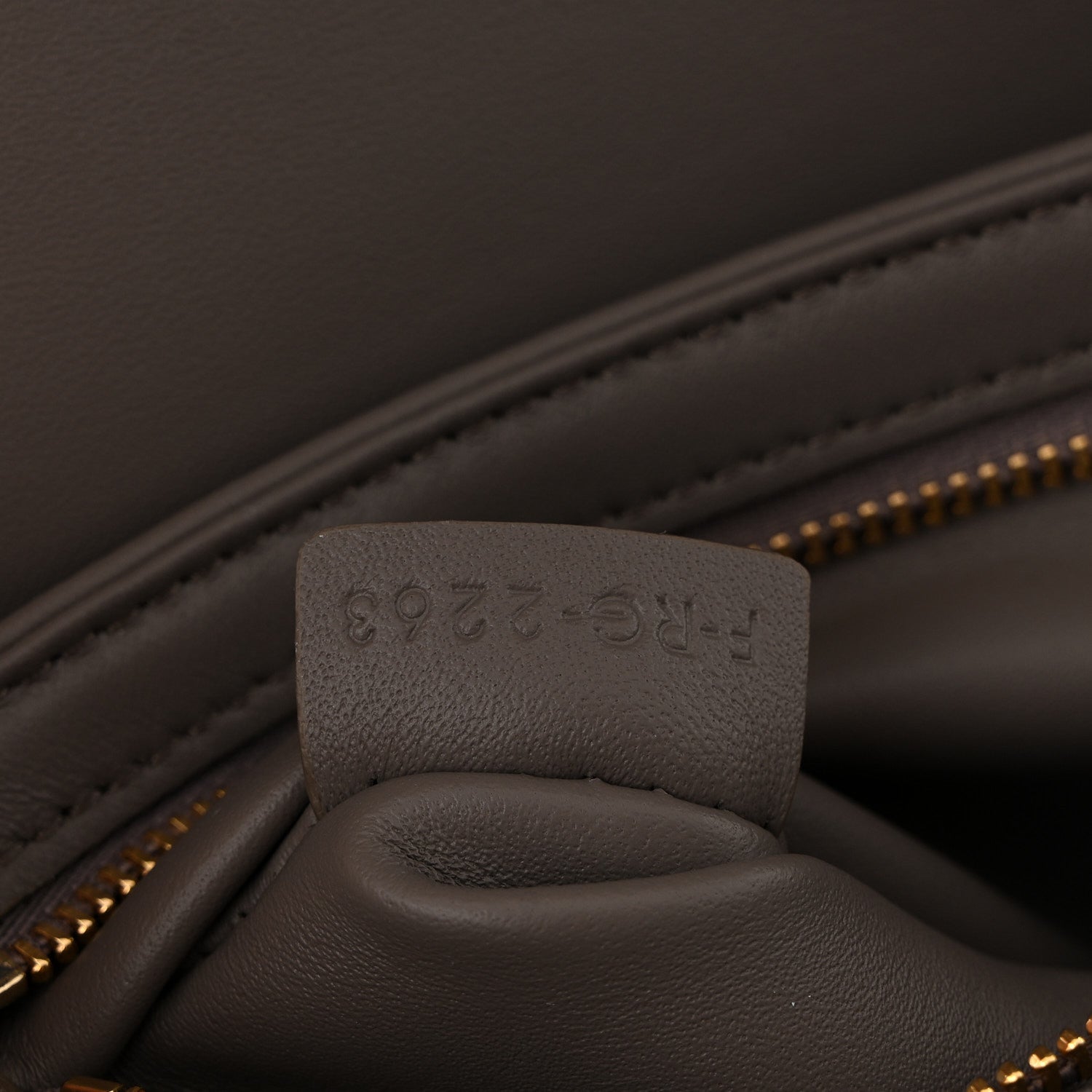 Shiny Calfskin Teen Triomphe Pebble