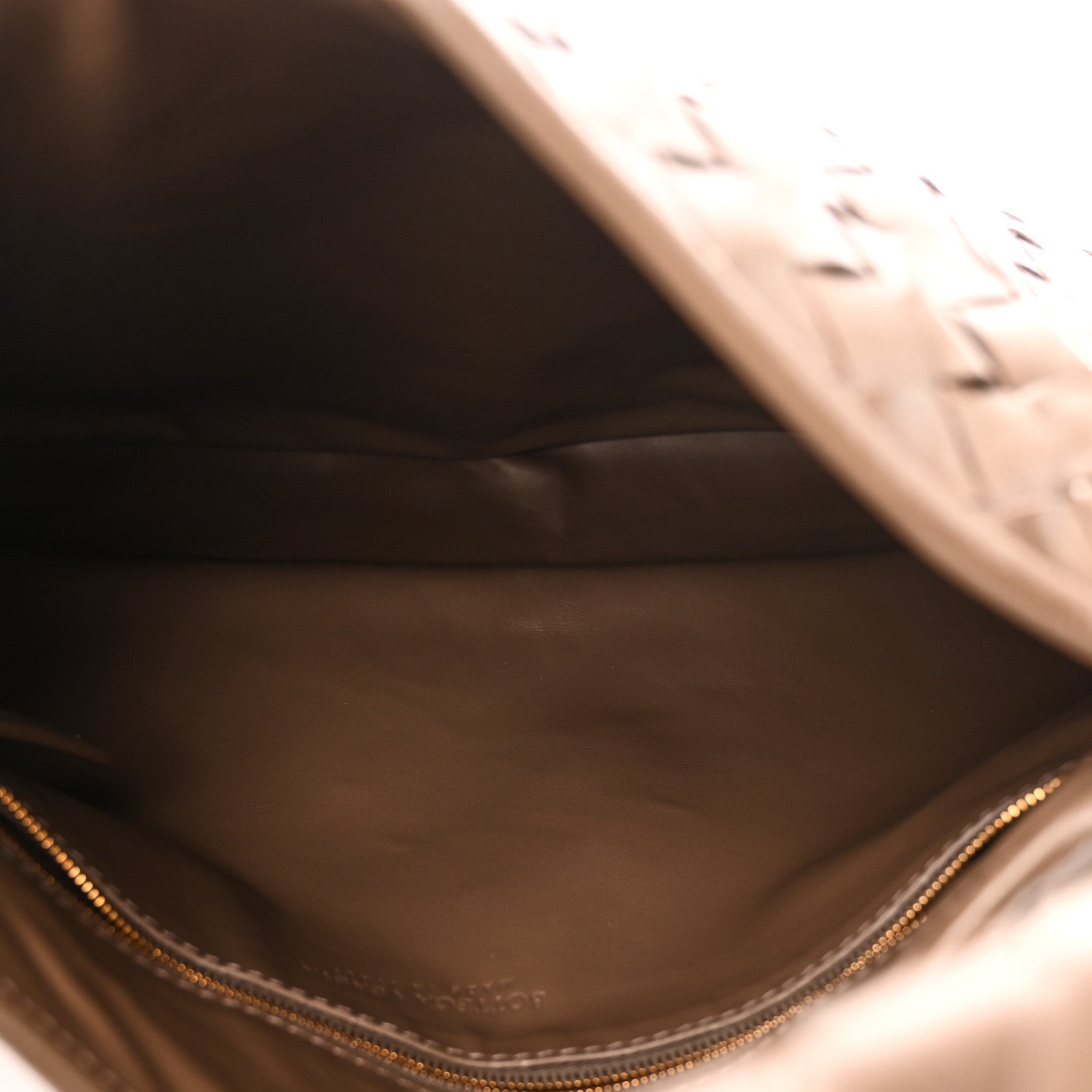 Calfskin Intrecciato Small Hop Pinecone