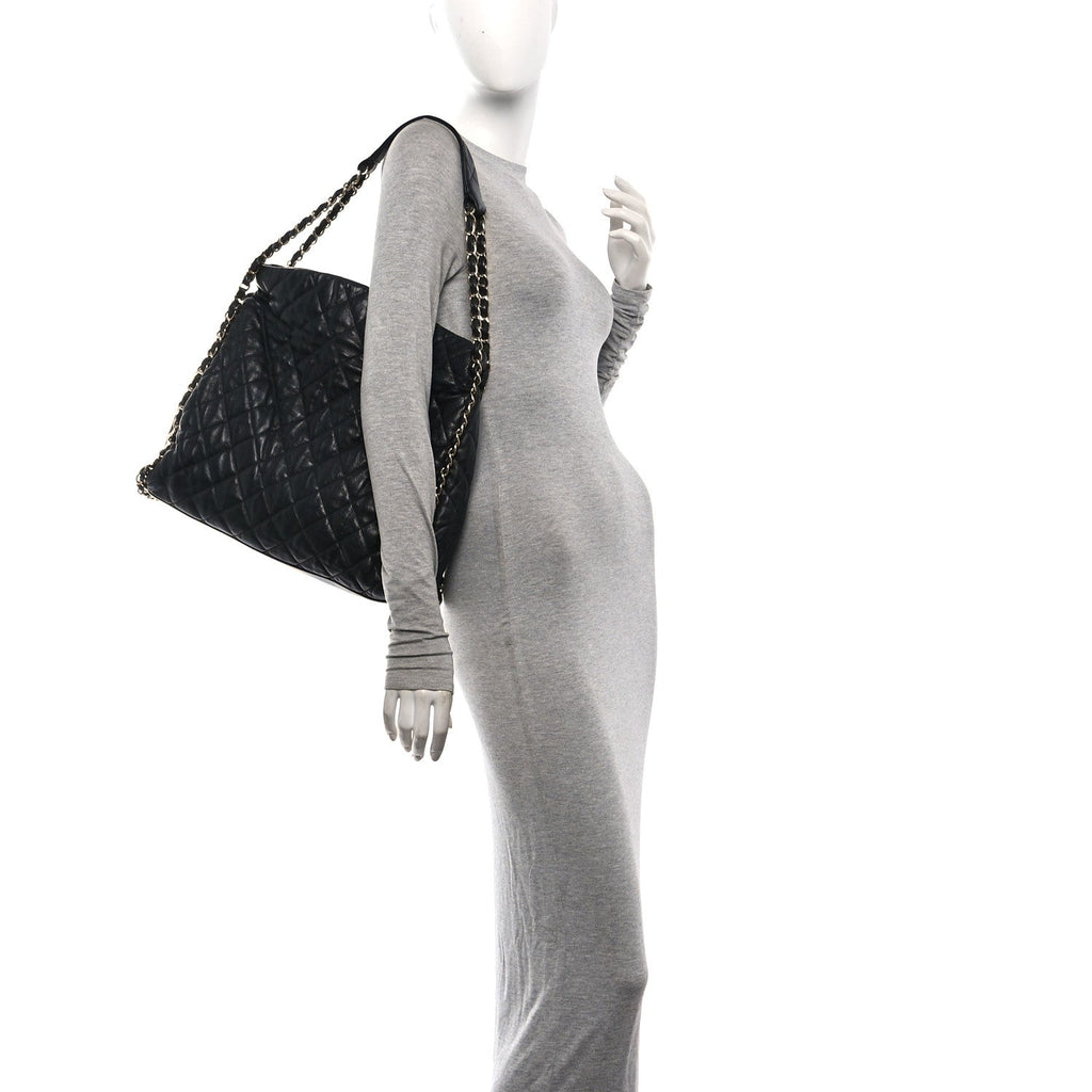 Calfskin Quilted Medium Chain Me Hobo Black