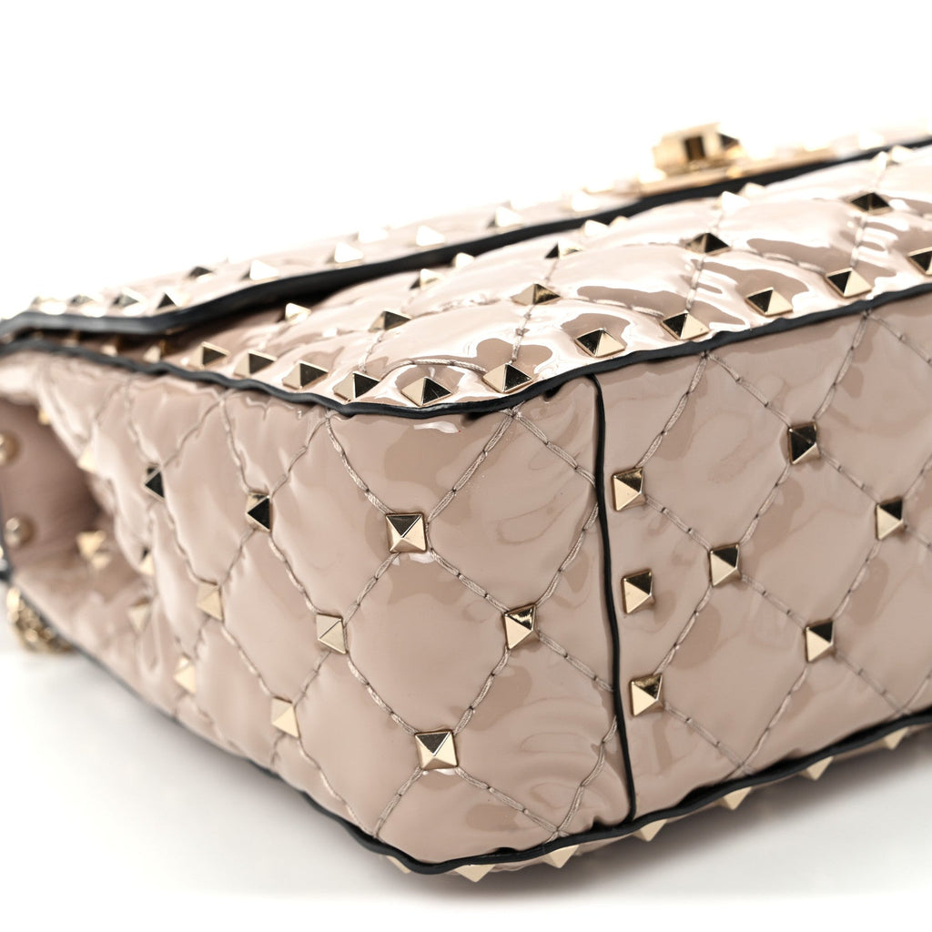 Patent Medium Rockstud Spike Shoulder Bag Poudre