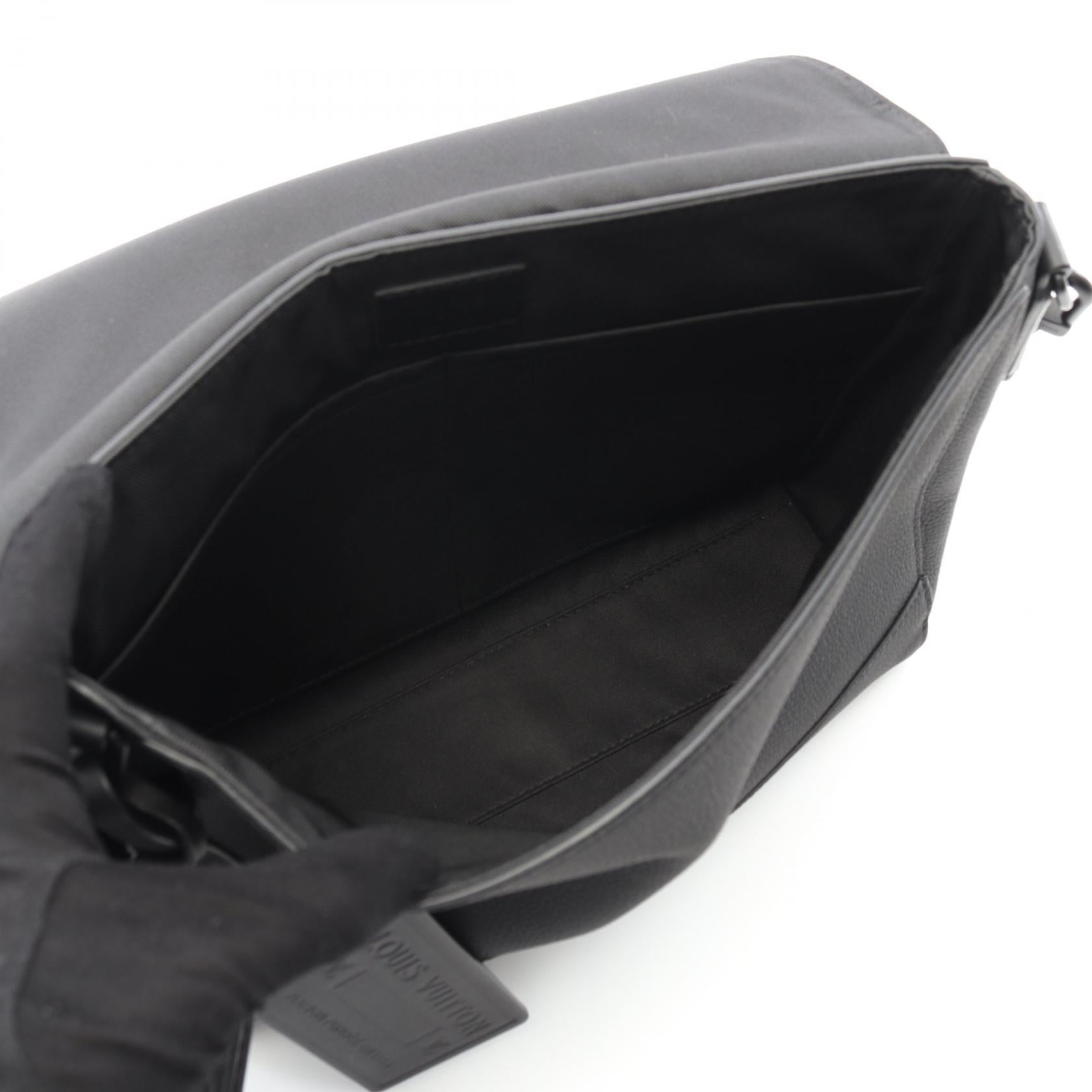 Louis Vuitton Takeoff Messenger Leather Shoulder Bag