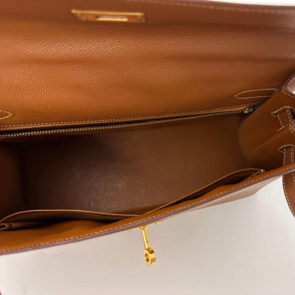 Hermès Vintage Kelly Sellier 32 Gold Leather V Cricle 1992