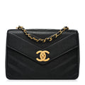 Caviar Chevron Quilted Jumbo Single Flap Black