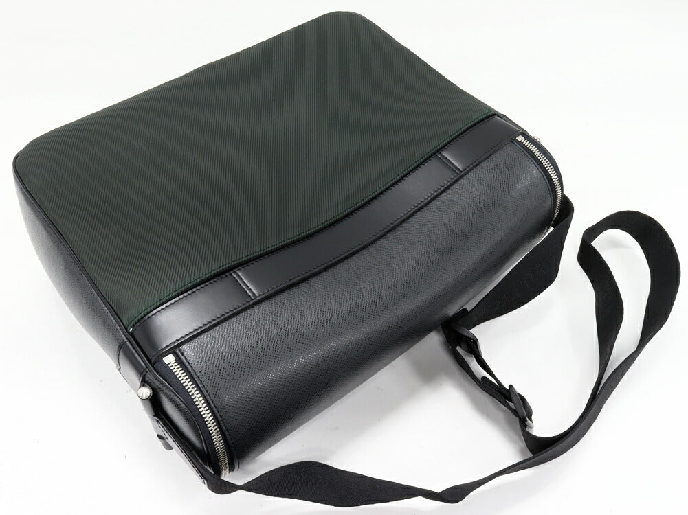 Louis Vuitton Taiga Shoulder Bag