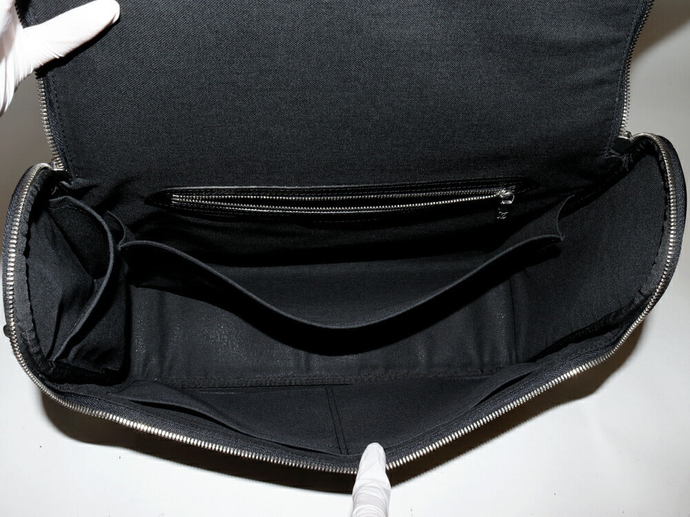 Louis Vuitton Taiga Shoulder Bag