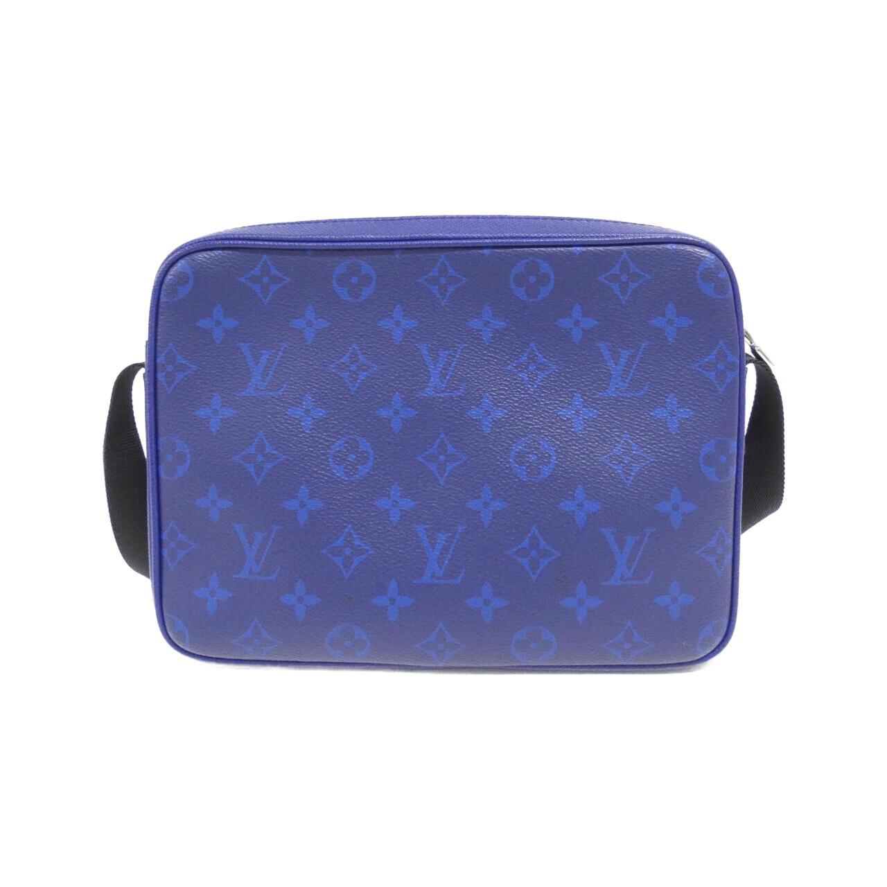 Louis Vuitton Taiga Rama Outdoor Messenger Shoulder Bag