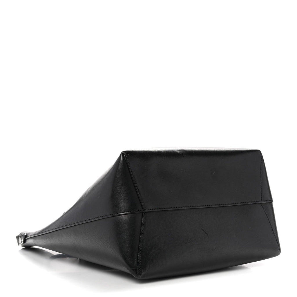 Vegetable Tanned Calfskin Bucket Bag Black Flamma