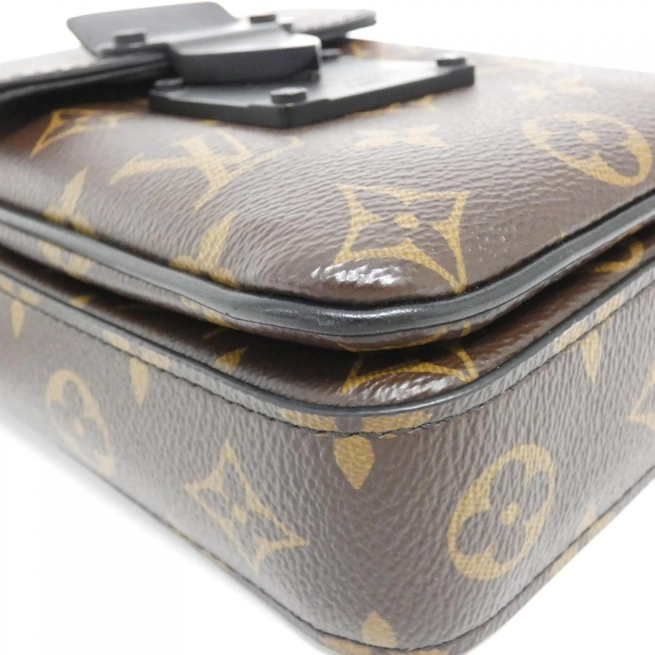 Louis Vuitton S Lock Vertical Wearable Wallet Monogram Shoulder Bag
