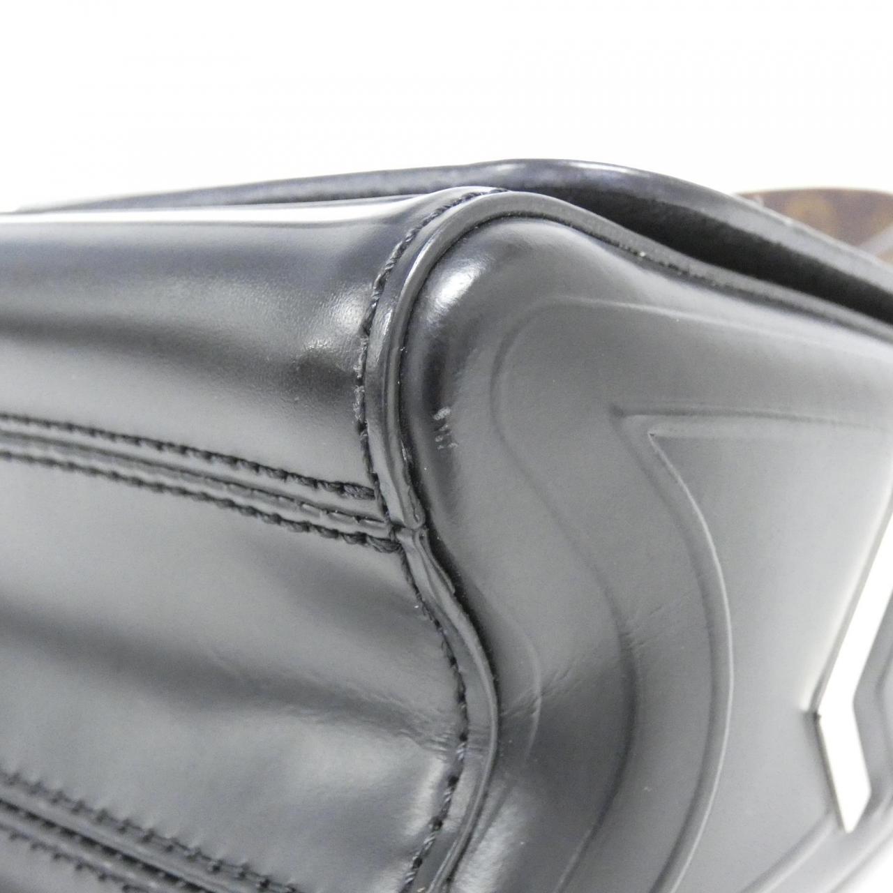 Louis Vuitton Twist Calf Shoulder Bag