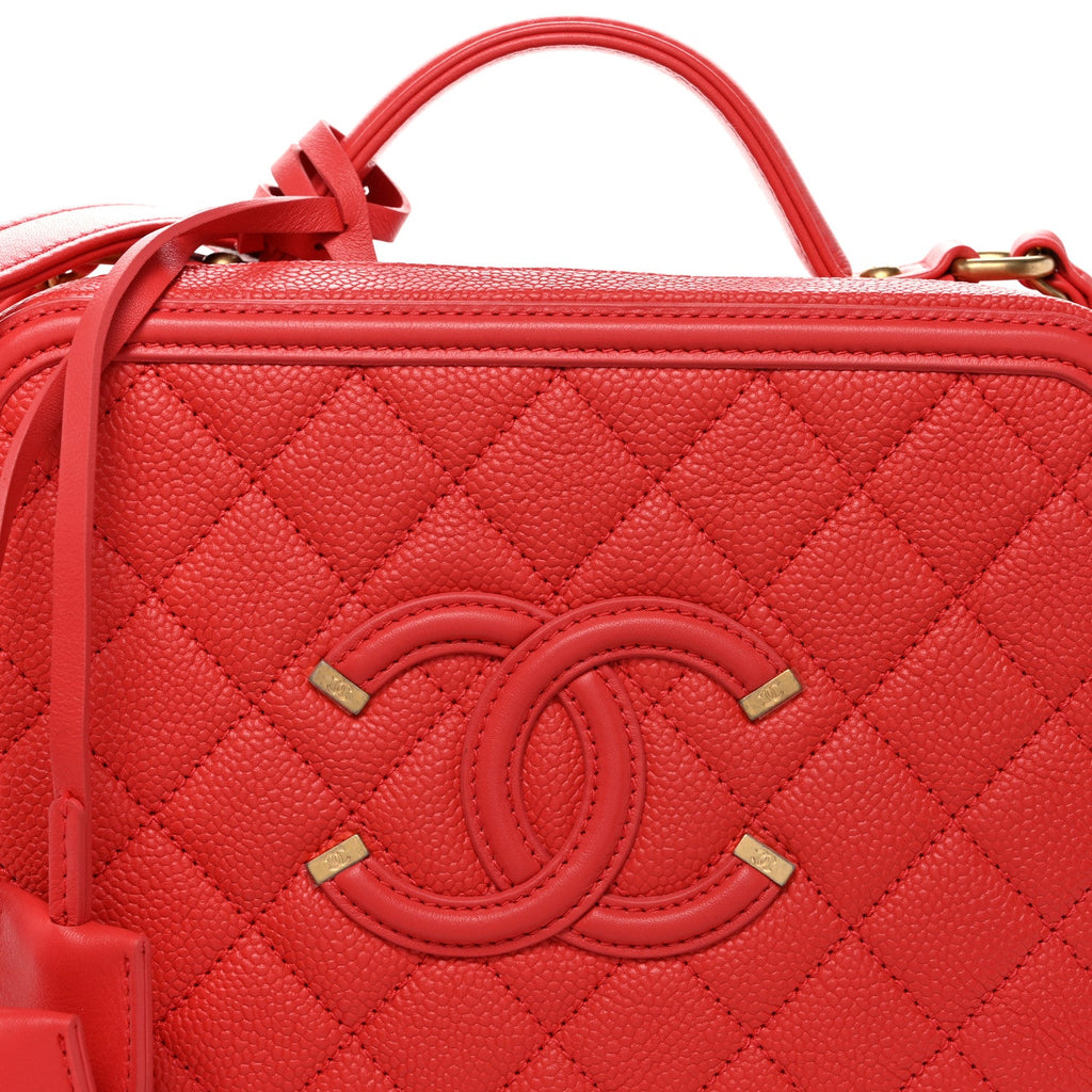 Caviar Quilted Medium CC Filigree Vanity Case Red
