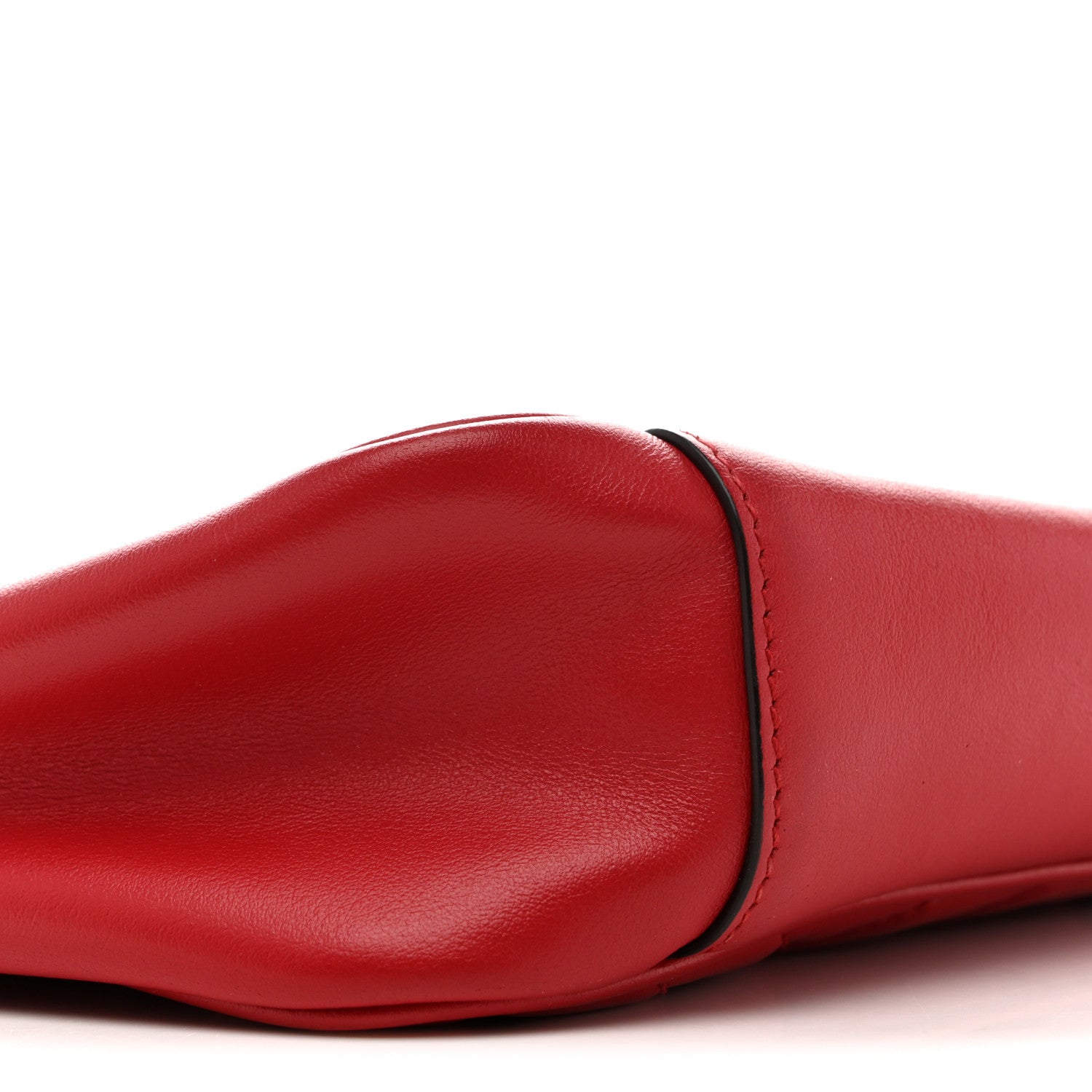 Calfskin Matelasse Small GG Marmont Shoulder Bag Hibiscus Red