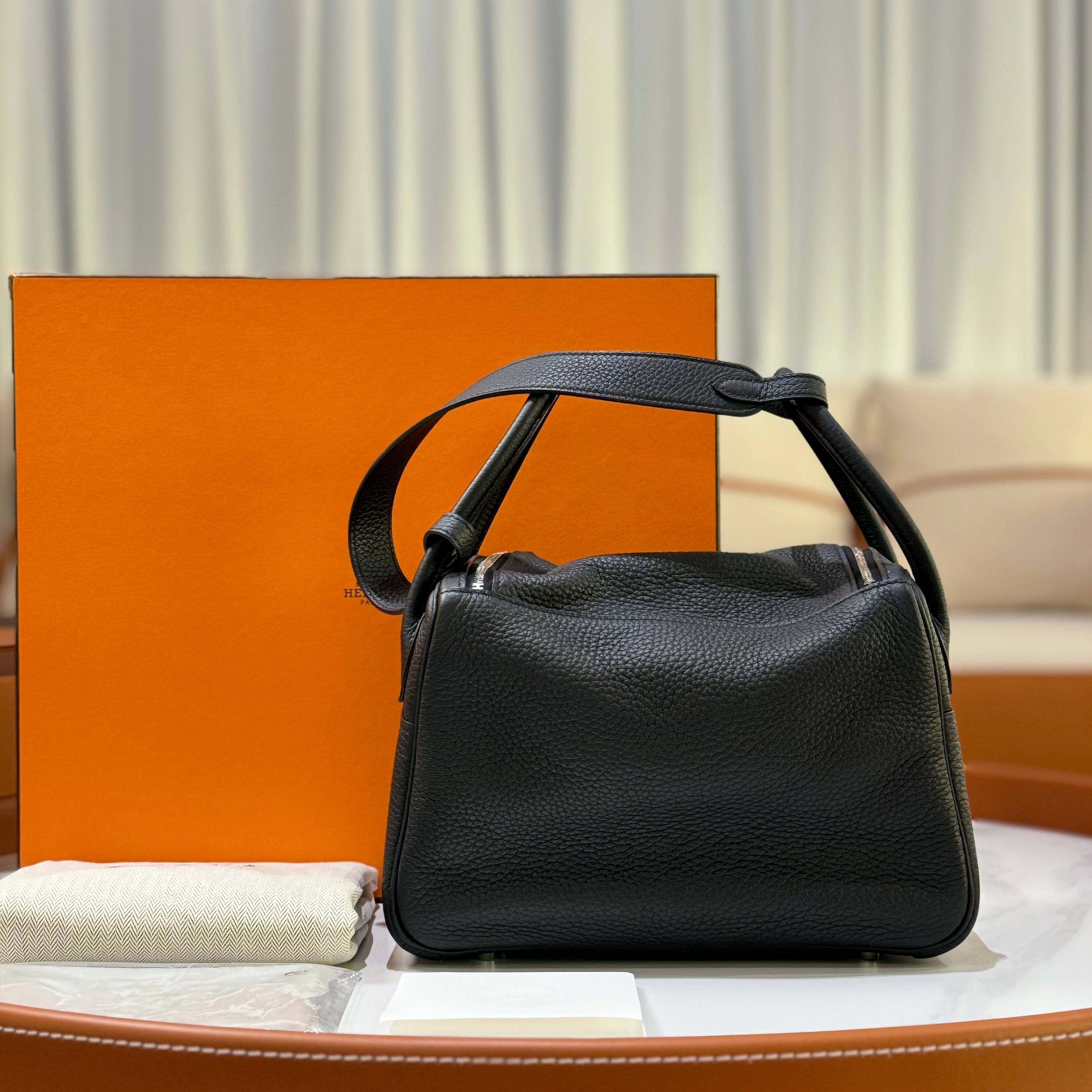 HERMES LINDY 26 BLACK AND SILVER STAMP D