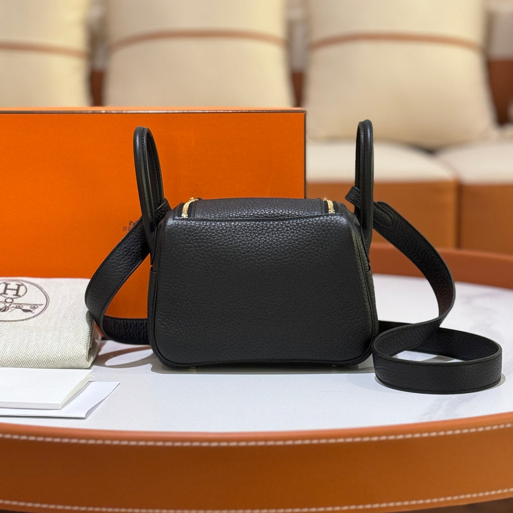 HERMES MINI LINDY IN BLACK WITH GOLD HARDWARE (STAMP B)