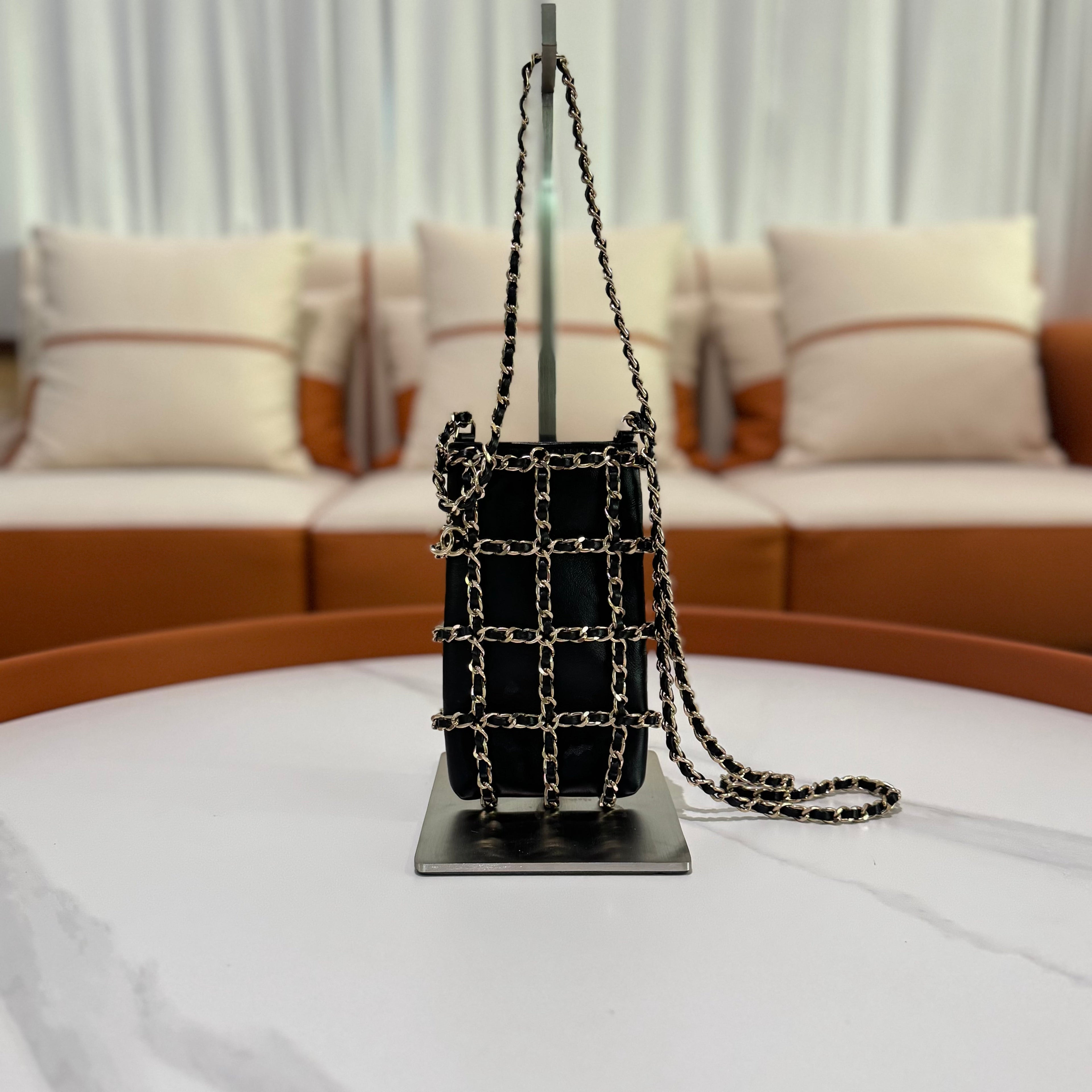 CHANEL    2020 Lambskin Tech Me Out Clutch With Chain Black