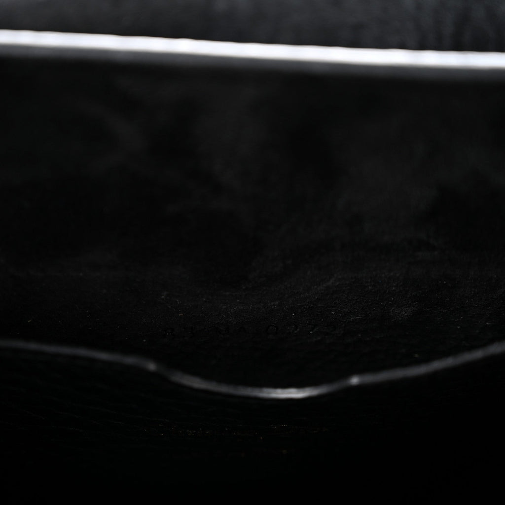 Grained Calfskin Large Bobby Flap Black