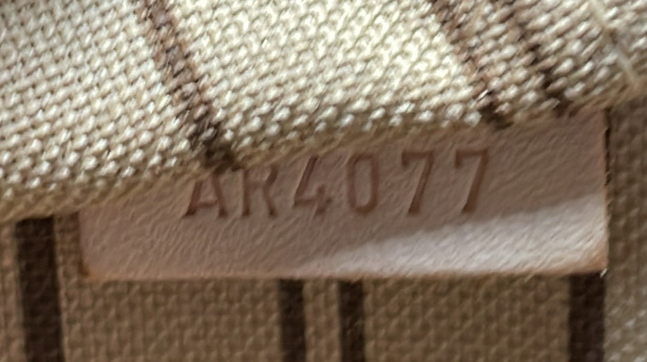 Louis Vuitton Neverfull Tote Monogram Canvas MM