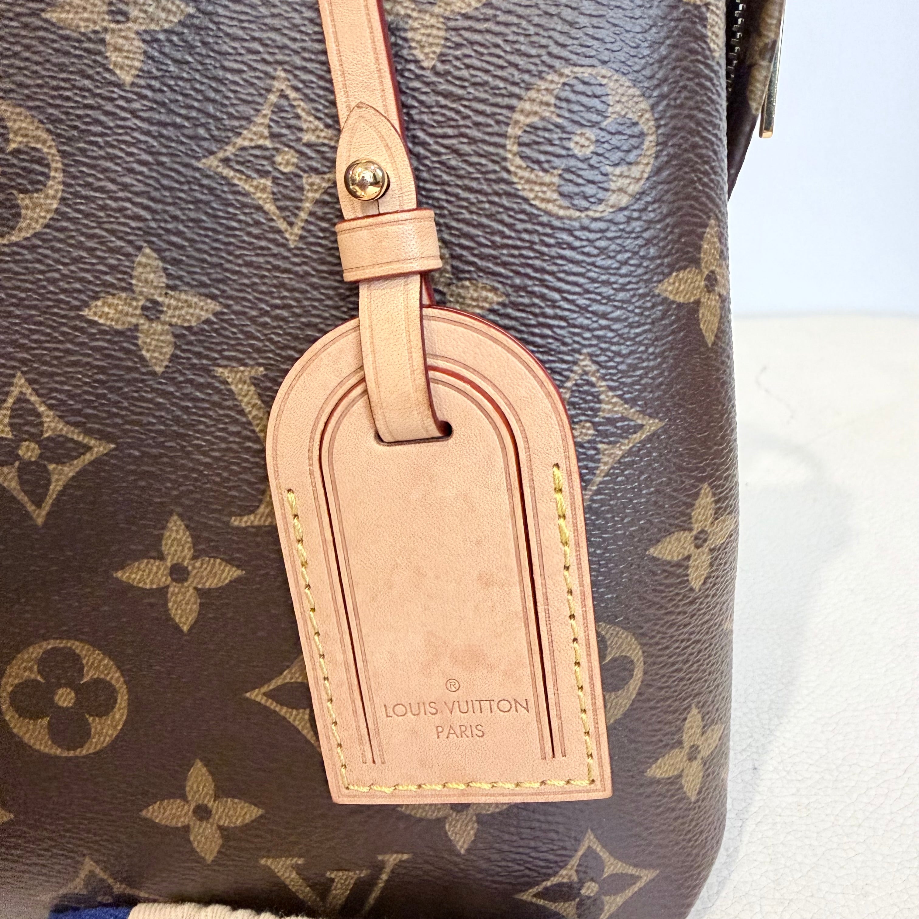 LOUIS VUITTON Petit Palais in Monogram Handbag Shoulder bag
