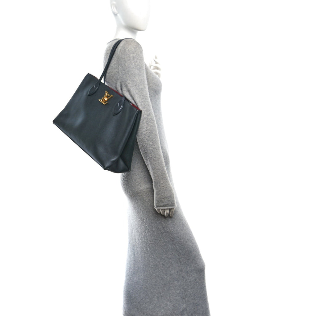Grained Calfskin Lockme Shopper Black