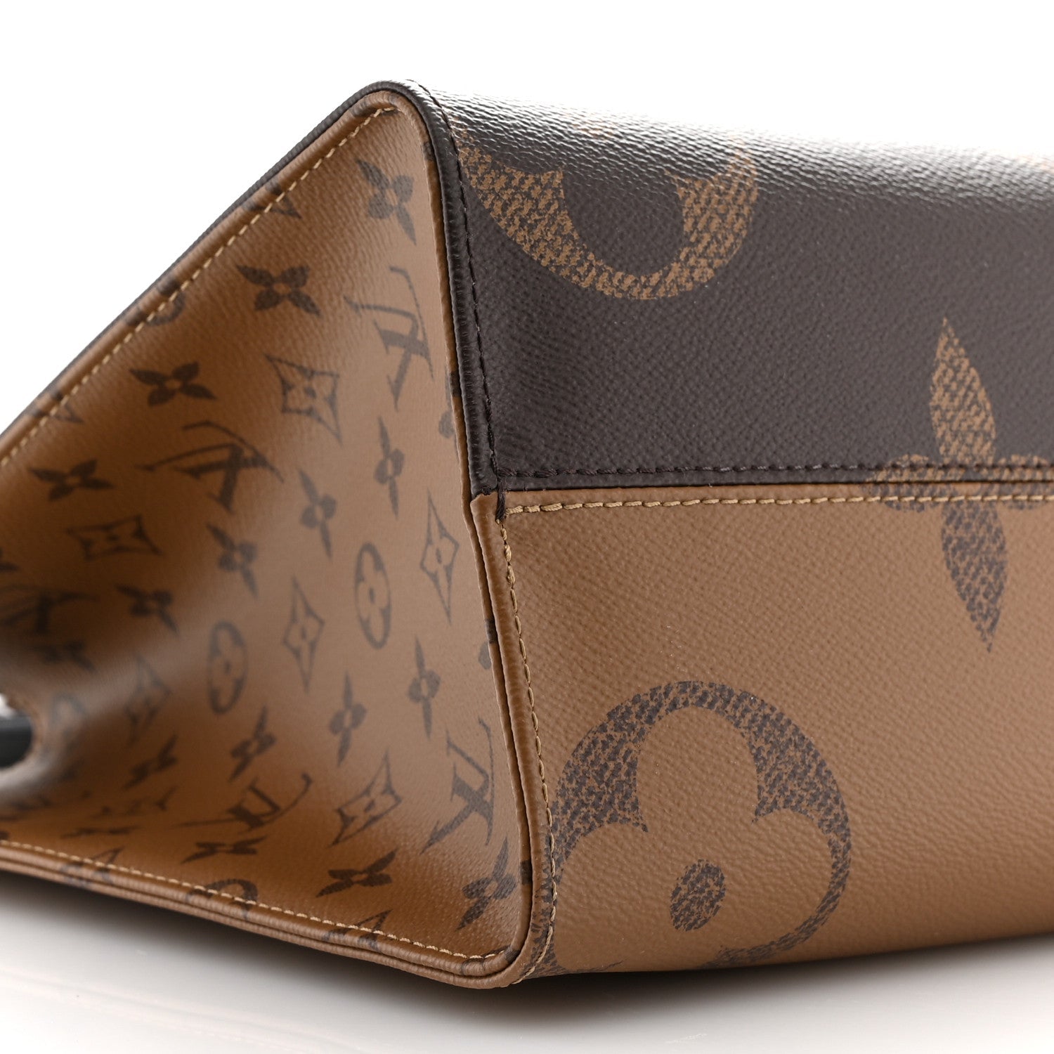 Reverse Monogram Giant Onthego MM