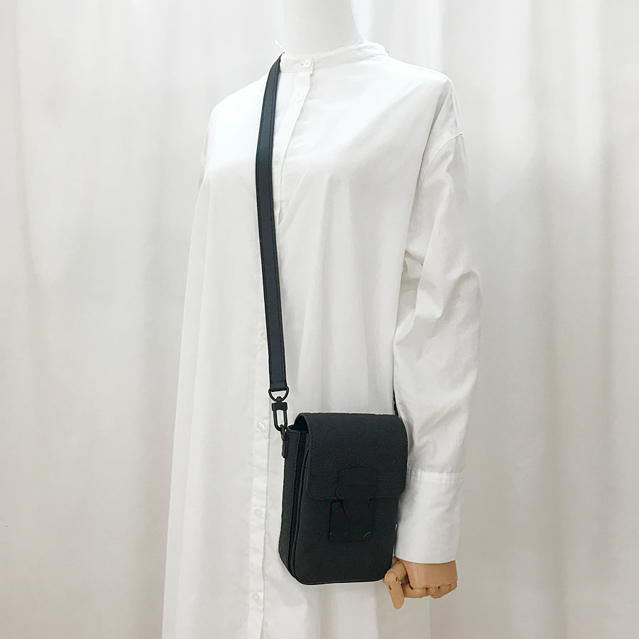 LOUIS VUITTON Taurillon Leather S Lock Vertical Wearable Wallet M81524 Shoulder bag