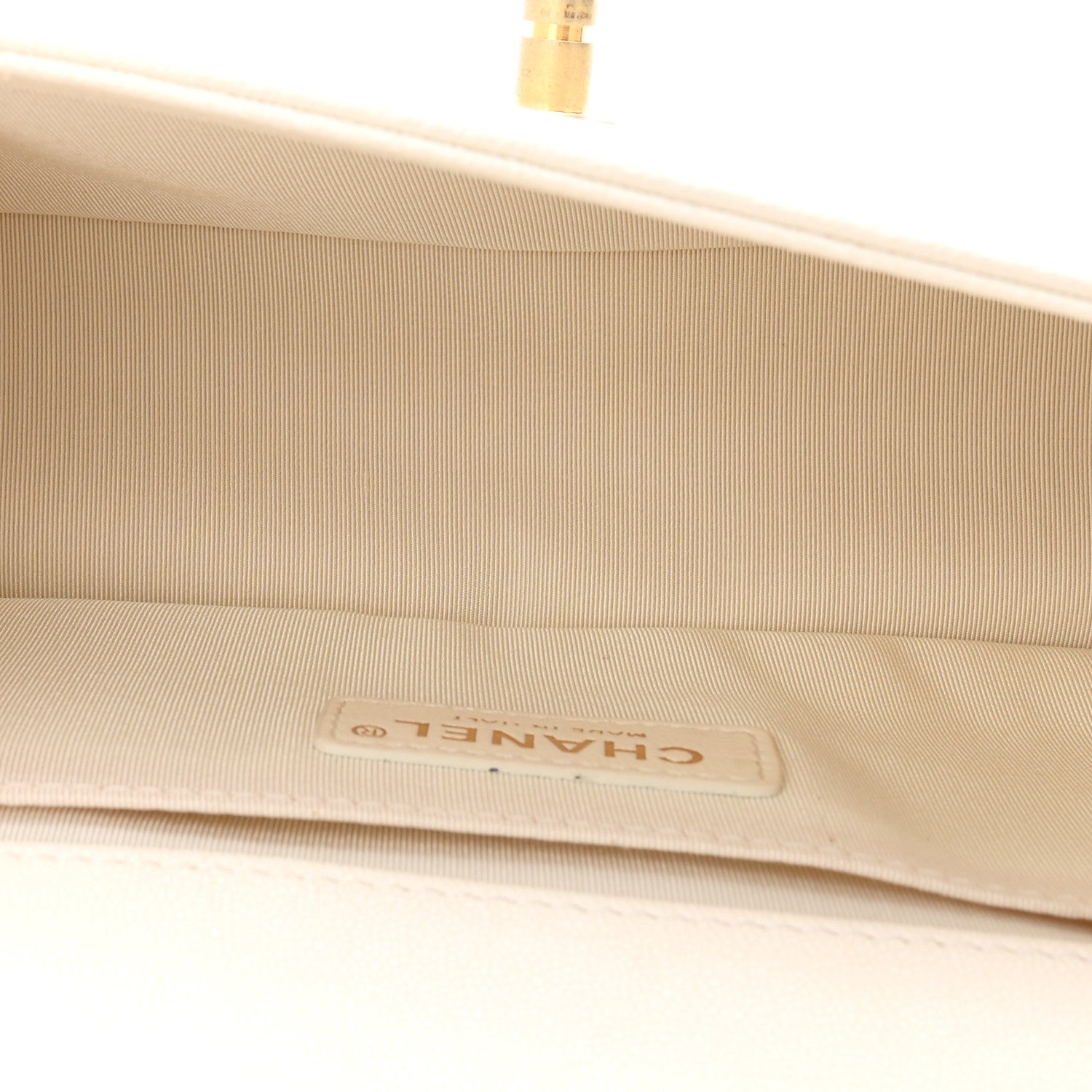 Caviar Quilted Medium Boy Flap White