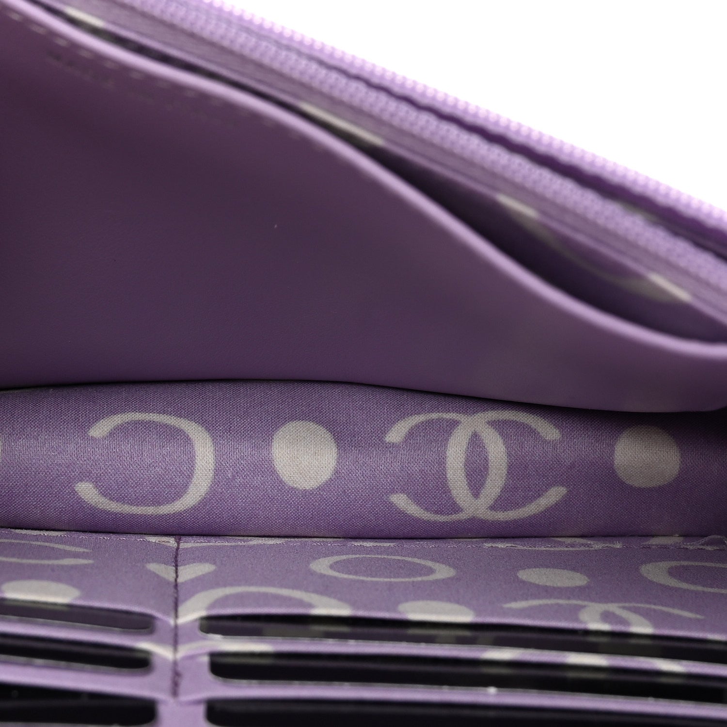 Caviar Quilted CC Logo Wallet on Chain WOC Purple