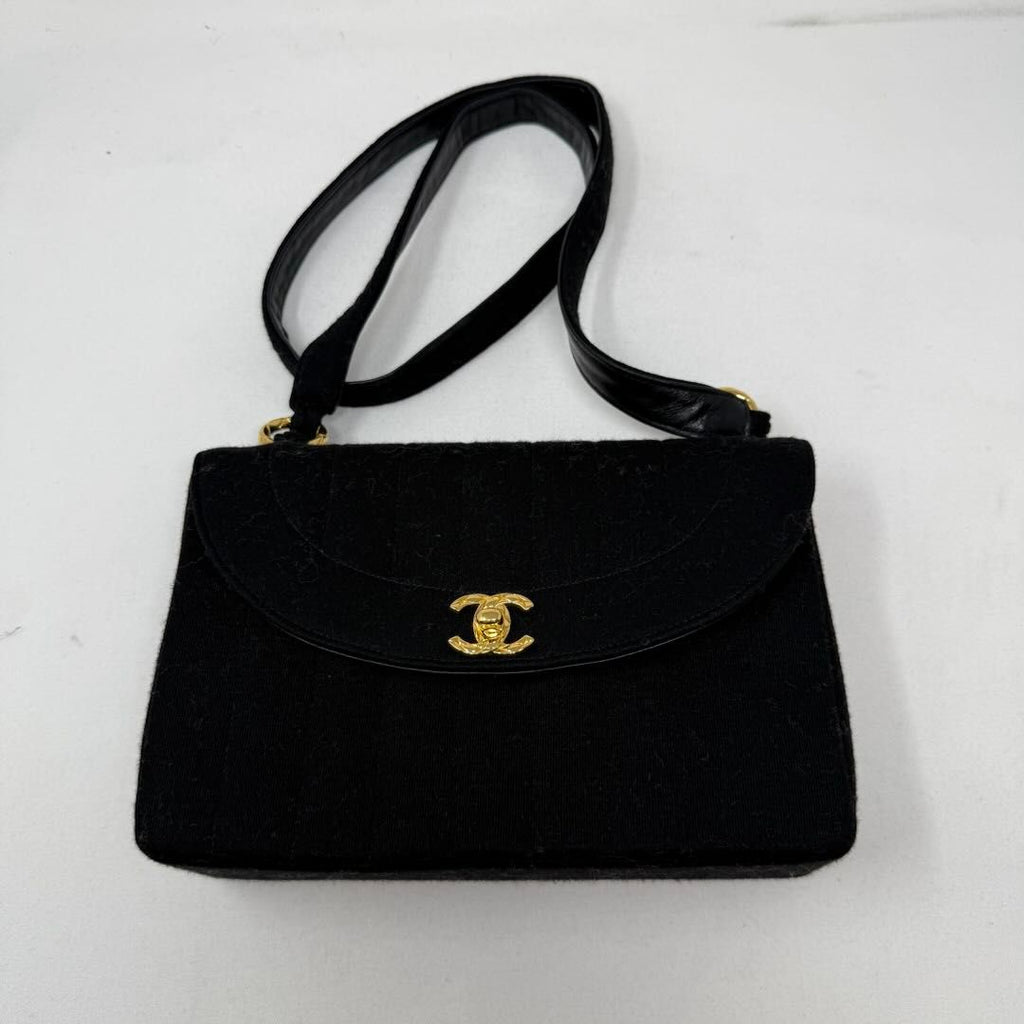 Chanel Vintage Handbag B21-75