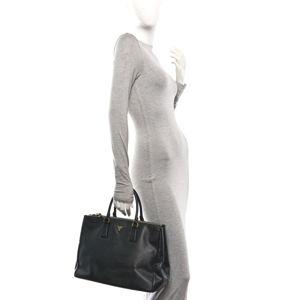 Saffiano Lux Large Galleria Double Zip Tote Black