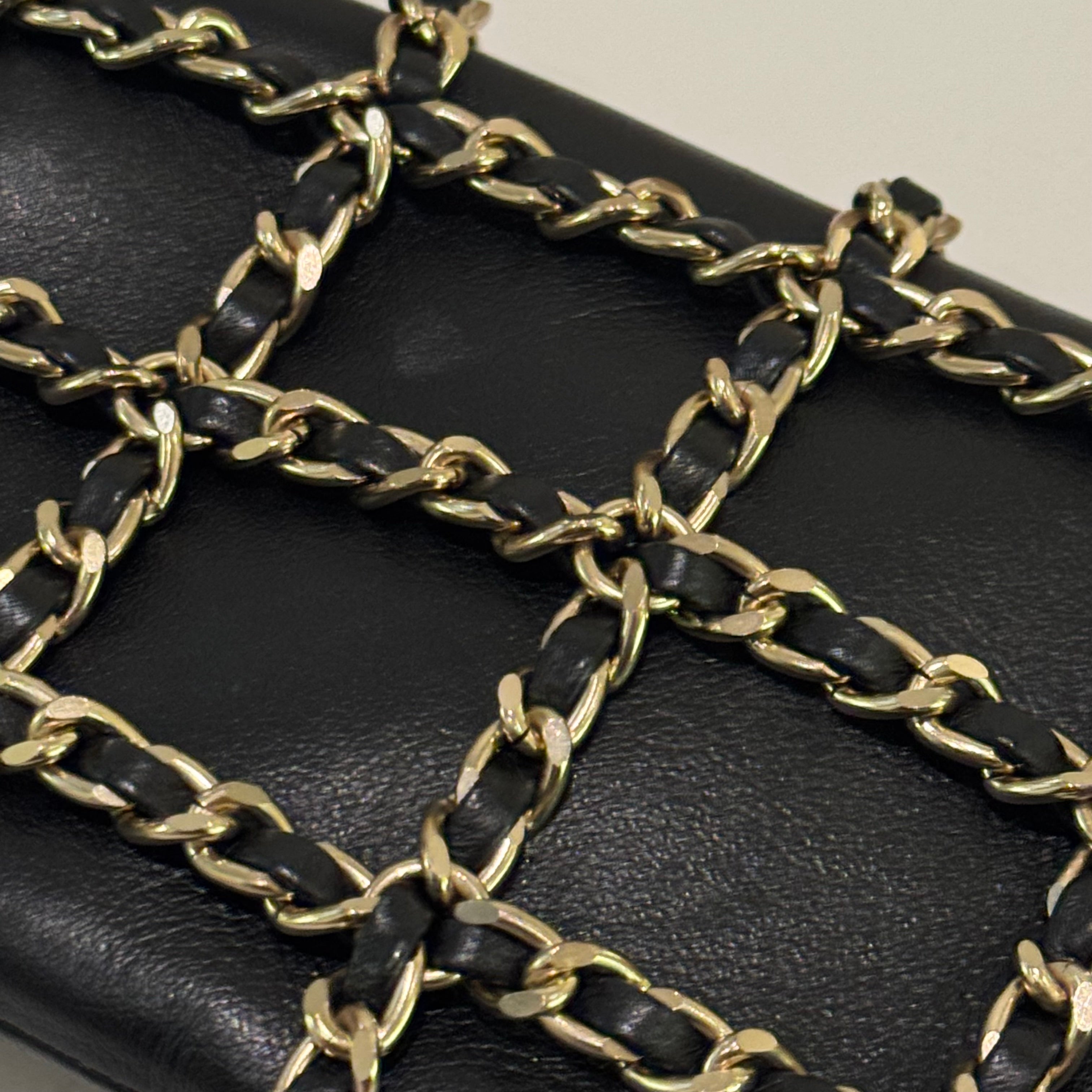 CHANEL    2020 Lambskin Tech Me Out Clutch With Chain Black