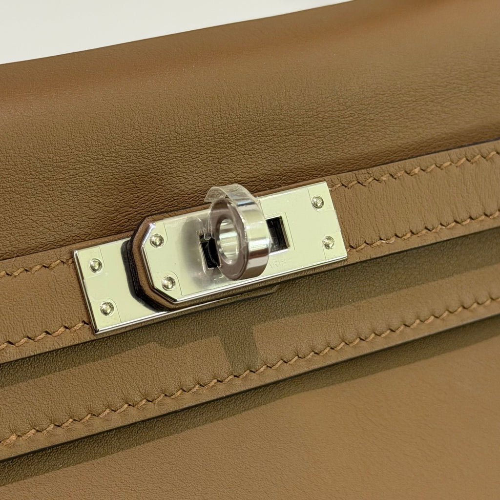 Hermes Kelly 25 Alezan/Beige Swift Leather with Silver Hardware (Stamp W)