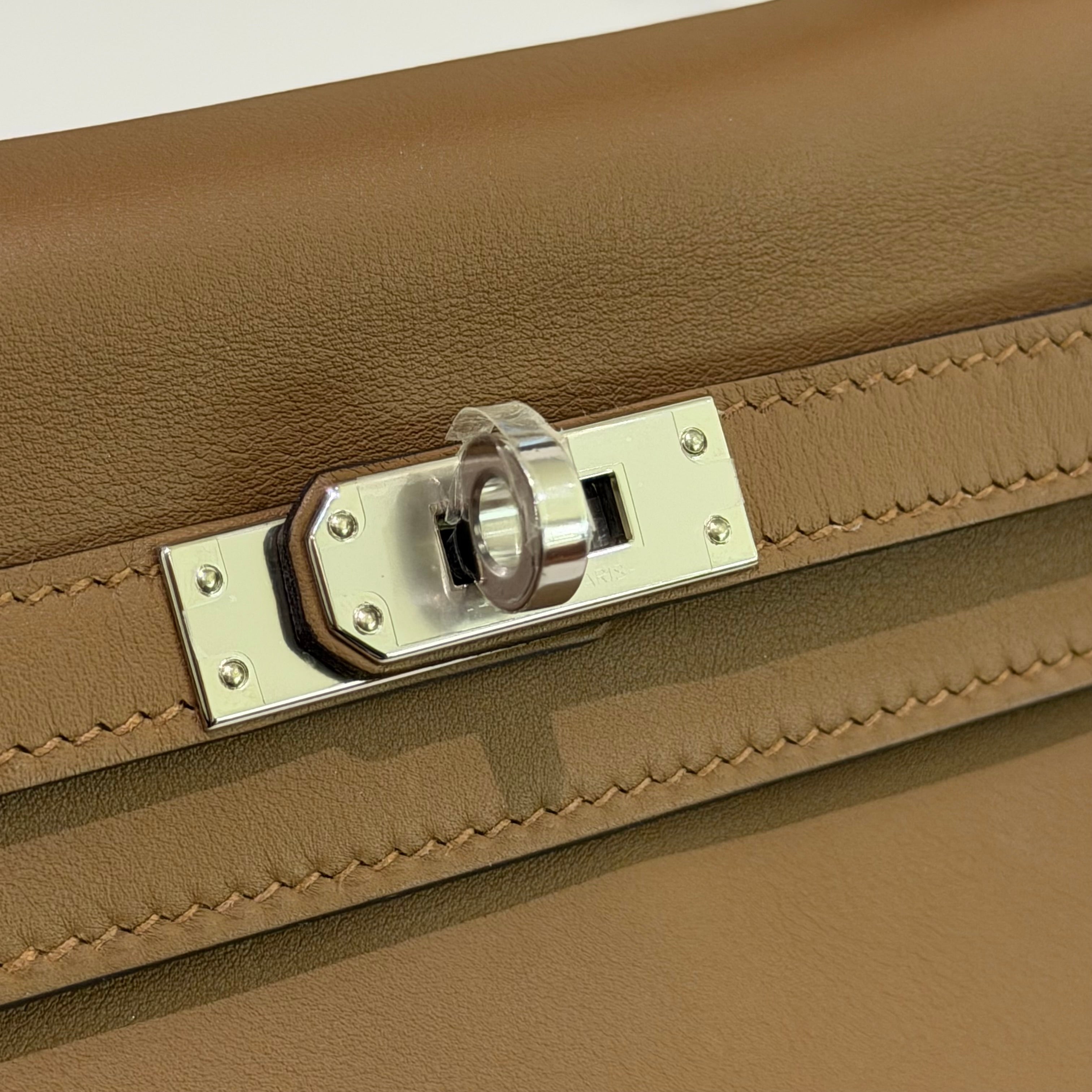 Hermes Kelly 25 Alezan/Beige Swift Leather with Silver Hardware (Stamp W)
