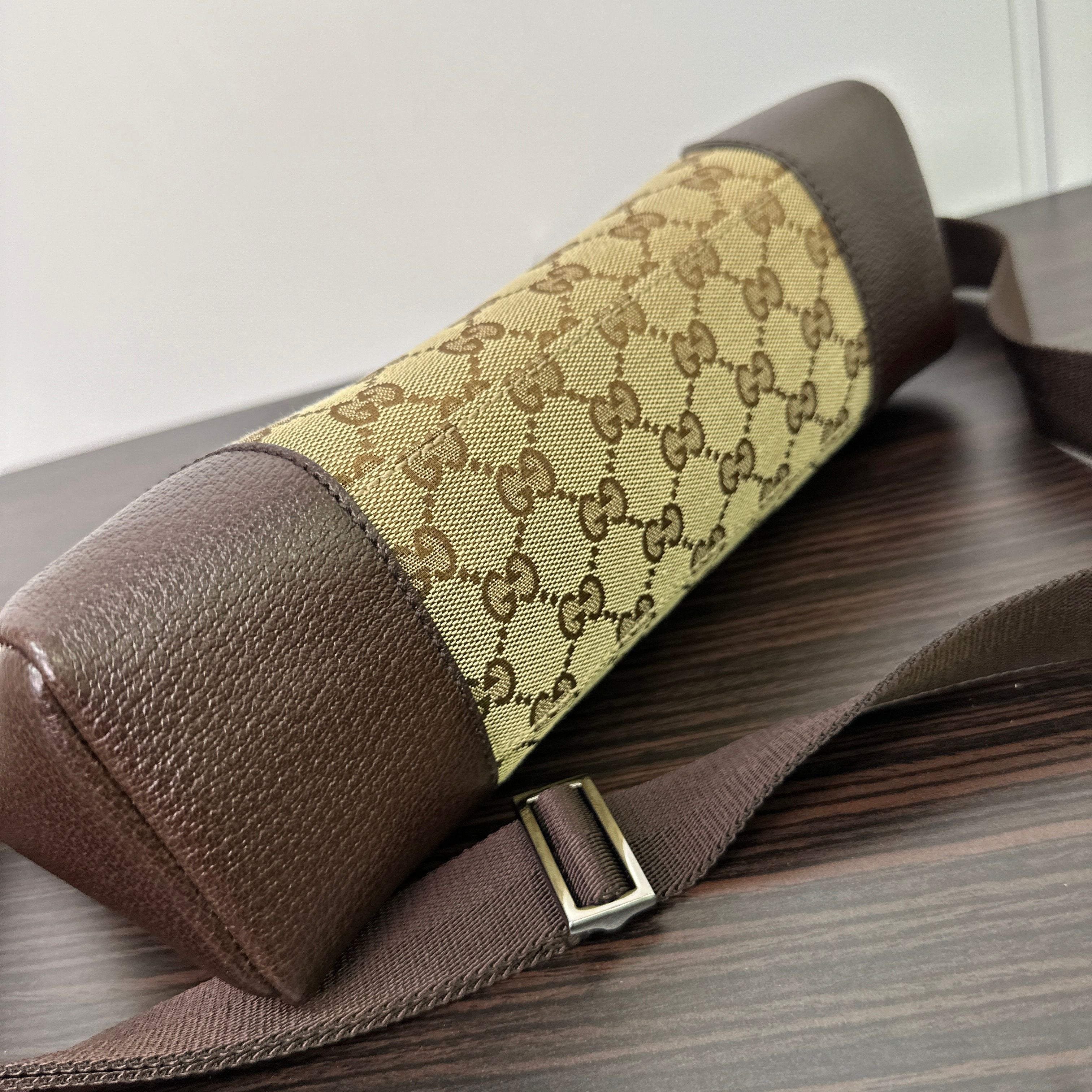 Gucci GG Canvas Messenger Bag Beige Shoulder Vintage Auth LB120847