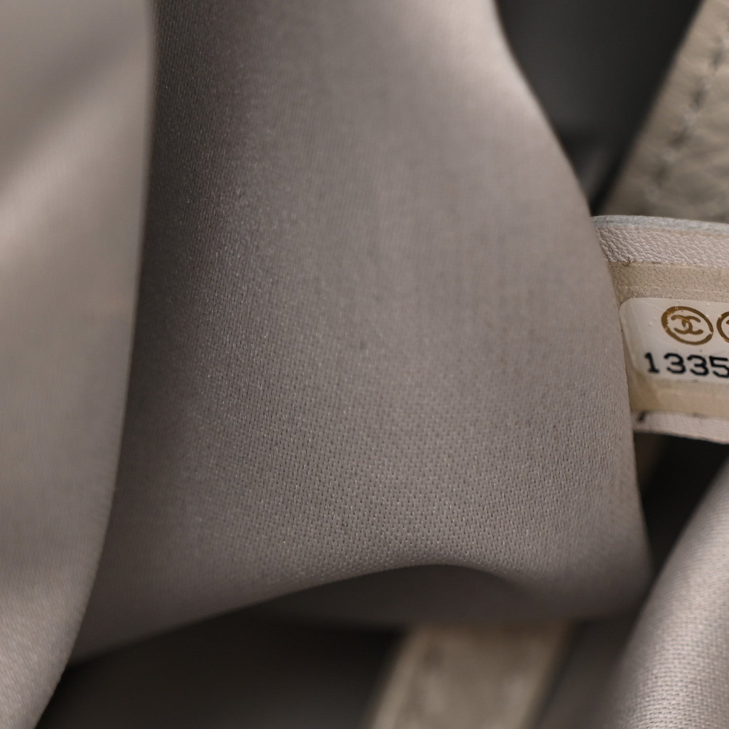 Glazed Calfskin XL On The Road Flap Light Grey
