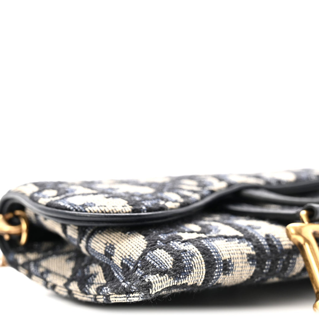 Oblique Nano Saddle Chain Pouch Blue