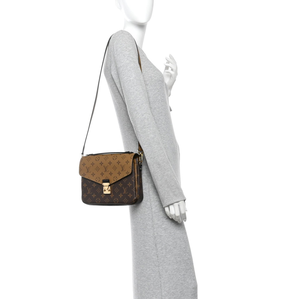 Reverse Monogram Pochette Metis