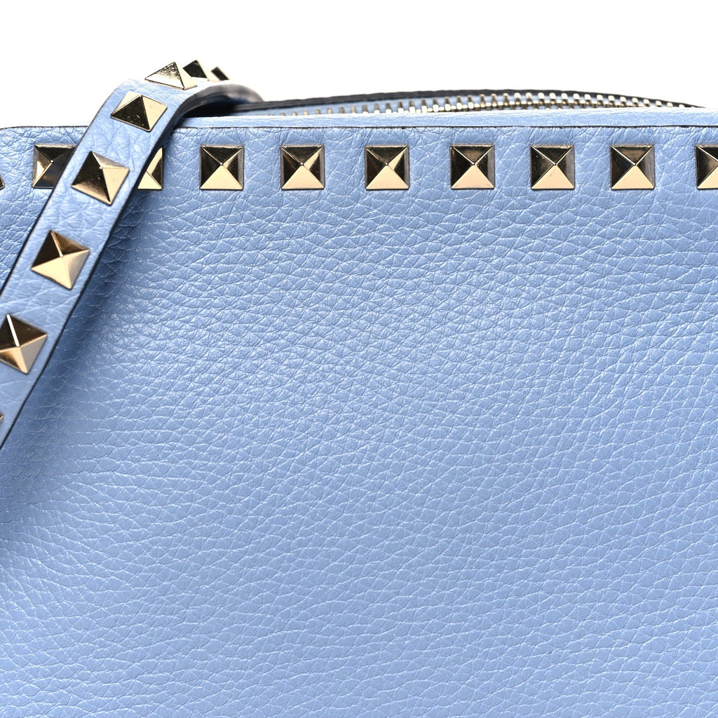 Pebbled Calfskin Rockstud Camera Crossbody Bag Niagara
