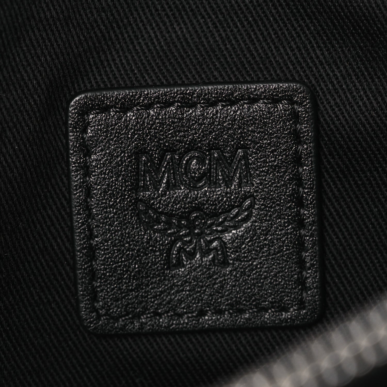 Visetos Medium Patricia Wallet On Chain Black