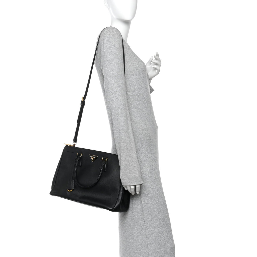 Saffiano Lux Medium Galleria Double Zip Tote Black