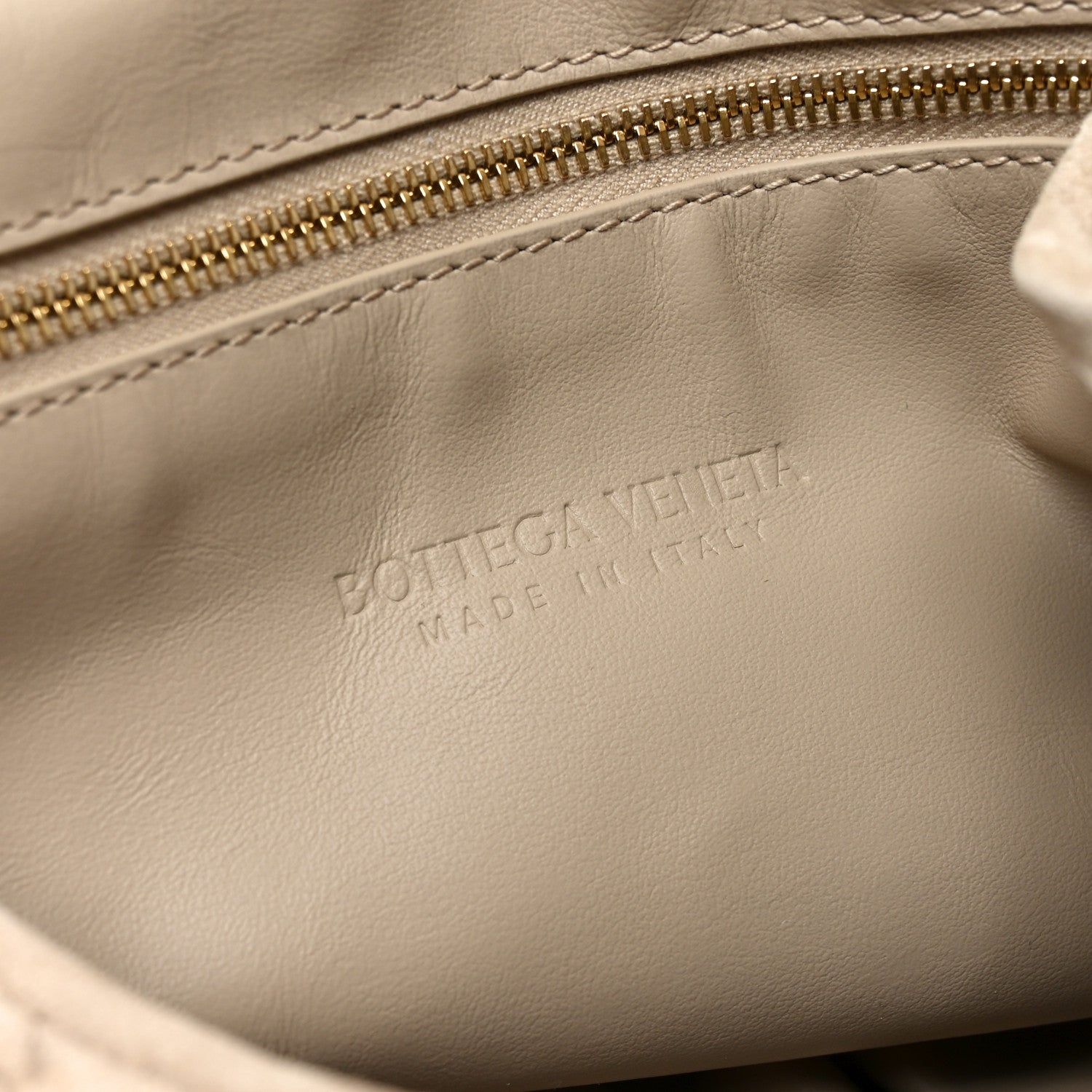 Suede Intrecciato Large Hop Ecru