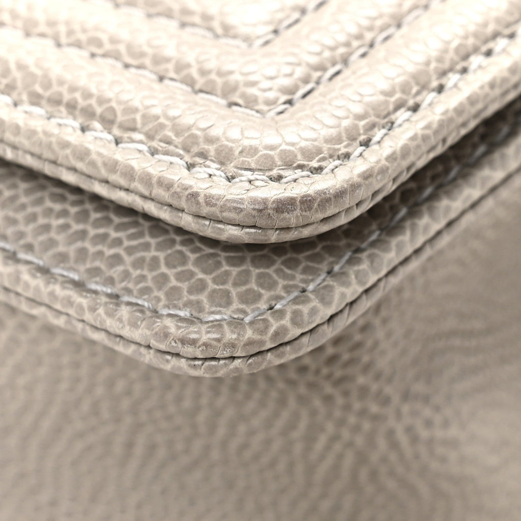 Caviar Quilted Medium Boy Flap Grey