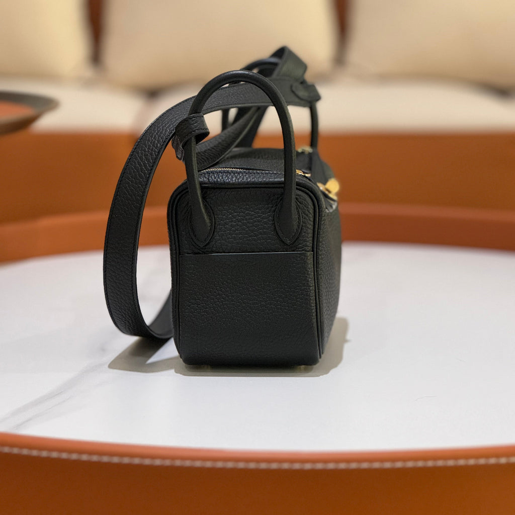 HERMES MINI LINDY IN BLACK WITH GOLD HARDWARE (STAMP B)
