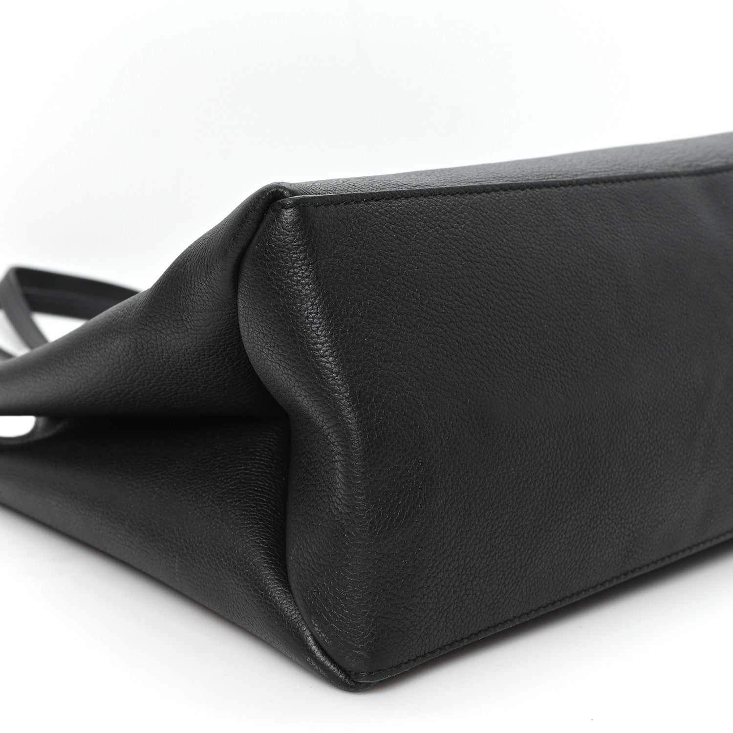 Grained Calfskin Lockme Shopper Black