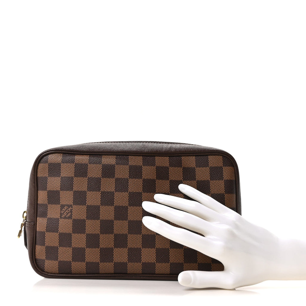 Damier Ebene Trousse Toilette 28