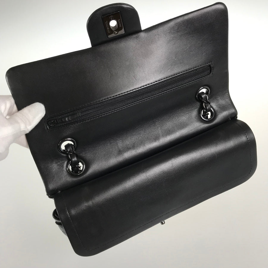 CHANEL V Stitch Chevron Shoulder bag