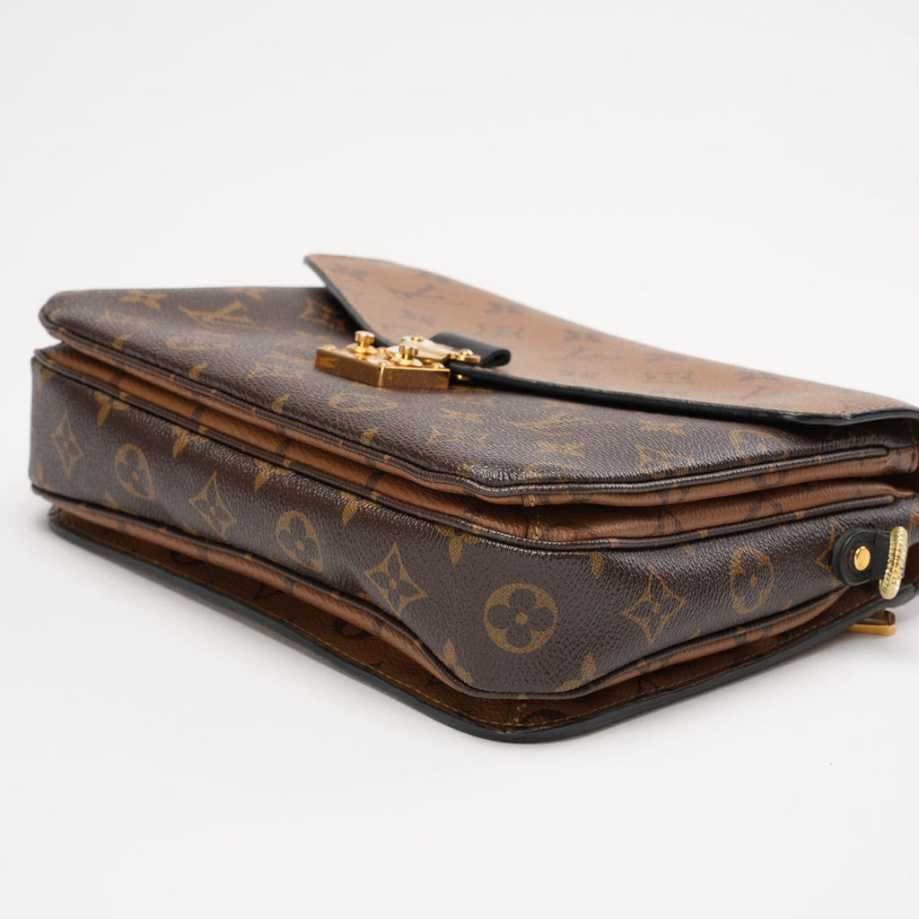 Louis Vuitton Monogram Pochette Metis MM Hand Bag 2017
